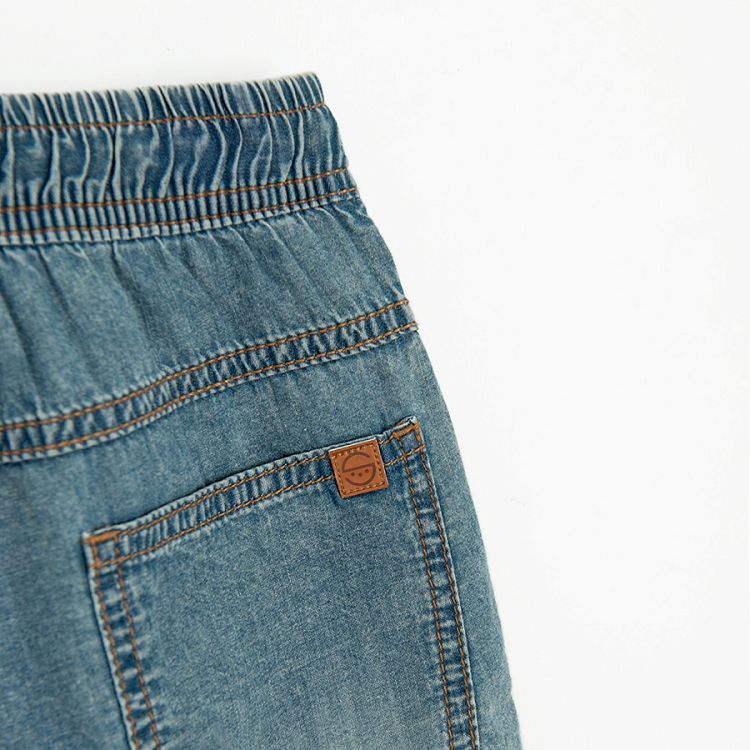 מכנסי ג'ינס קצרים עם חוט
