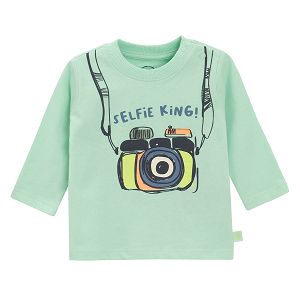 חולצה עם שרוולים ארוכים בצבע תכלת עם הדפס מצלמה וכיתוב ׳SELFIE KING׳