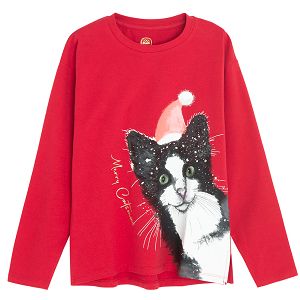 חולצה אדומה עם שרוולים ארוכים והדפס חתול בנושא חג המולד