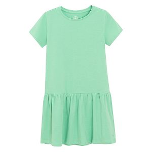 שמלה ירוקה עם שרוולים קצרים