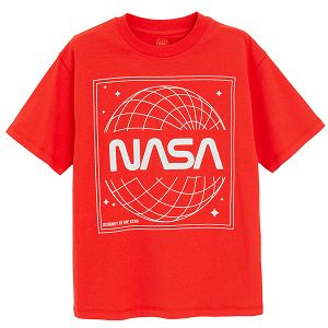 חולצה אדומה של נאס"א
